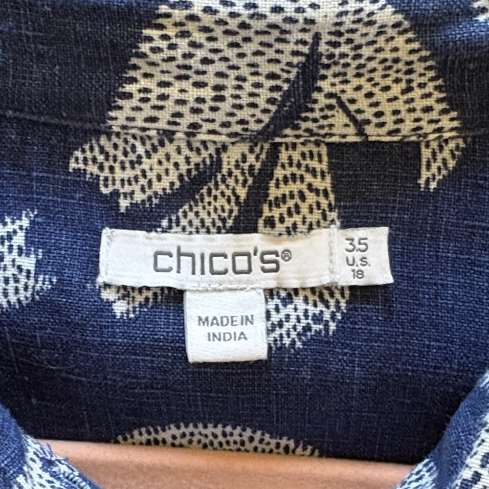 Chico's Navy and White Leaf-Print Short-Sleeve shirt dress with pockets - Picture 5 of 6
